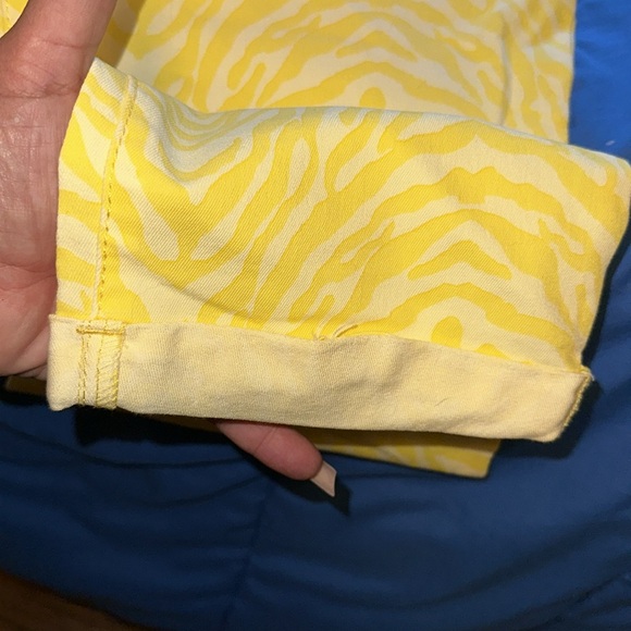 Brand New Bright Yellow printed Lei stretch denim size 17! - Picture 4 of 7